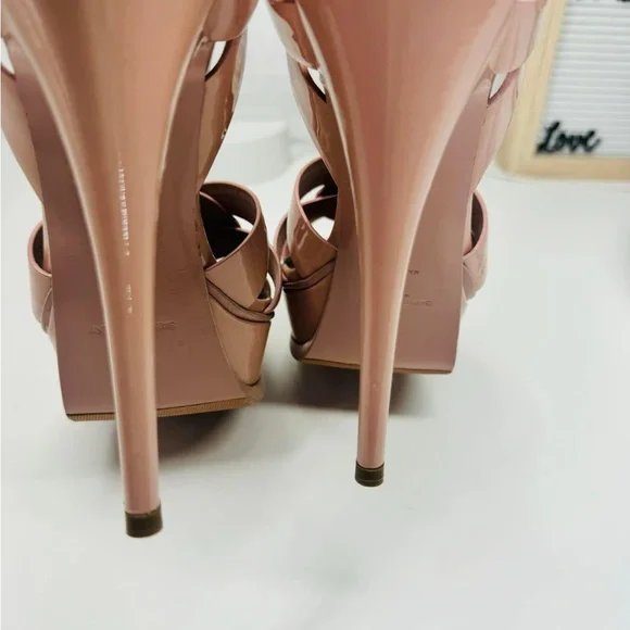 Yves Saint Laurent - Picture 9 of 10